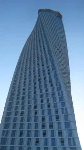 Ход строительства Cayan Tower, Dubai Marina — 17 ноября 2012, готовность 80.30%, снимок 4 из 6