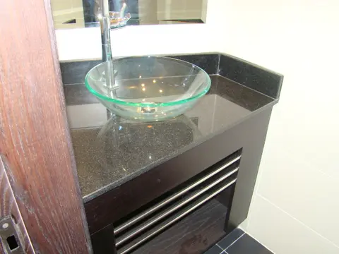 Ход строительства Cayan Tower, Dubai Marina — 28 мая 2013, готовность 100.00%, снимок 3 из 6