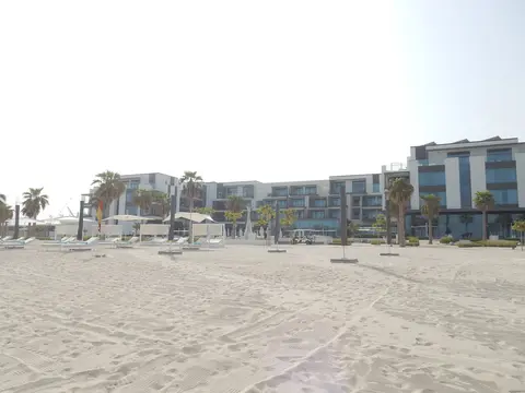 Nikki Beach Residences Dubai, Pearl Jumeirah construction progress — 25 July 2017, 99.06% complete, photo 1 of 12