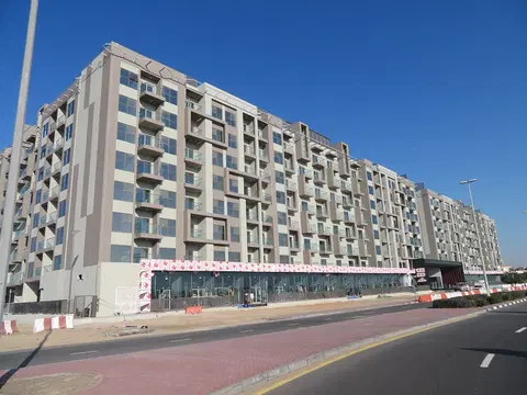 Ход строительства Lawnz, Dubai International City — 12 января 2022, готовность 95.26%, снимок 3 из 19