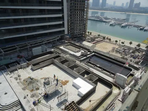 Ход строительства Grand Bleu Tower, Emaar Beachfront — 1 августа 2023, готовность 82.32%, снимок 3 из 11