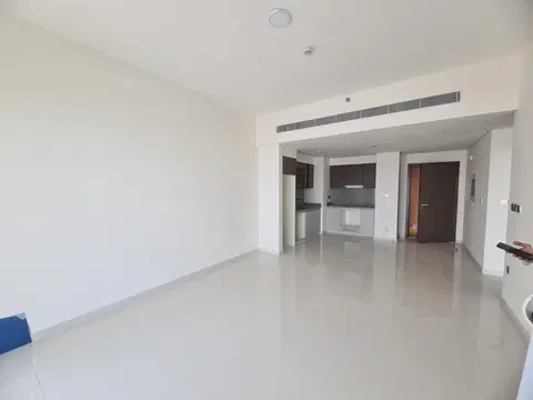 Ход строительства Grand Bleu Tower, Emaar Beachfront — 12 июня 2024, готовность 100,00%, снимок 8 из 11