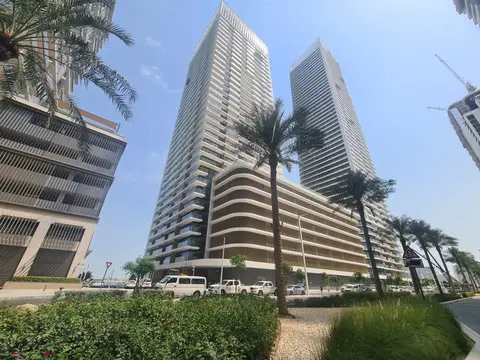 Ход строительства Grand Bleu Tower, Emaar Beachfront — 12 июня 2024, готовность 100,00%, снимок 5 из 11