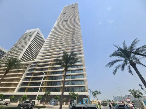 Ход строительства Grand Bleu Tower, Emaar Beachfront — 12 июня 2024, готовность 100,00%, снимок 2 из 11