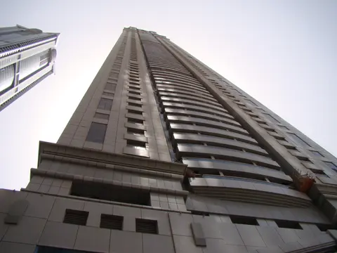 Ход строительства Princess Tower, Dubai Marina — 19 апреля 2012, готовность 98,11%, снимок 8 из 10