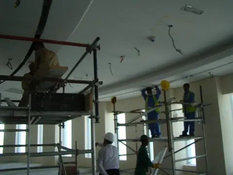 Ход строительства Princess Tower, Dubai Marina — 19 апреля 2012, готовность 98,11%, снимок 2 из 10