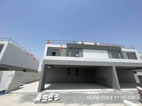 The Pulse Beachfront 2, Quick Market Dubai South construction progress — 10 June 2024, 72.20% complete, photo 3 of 16