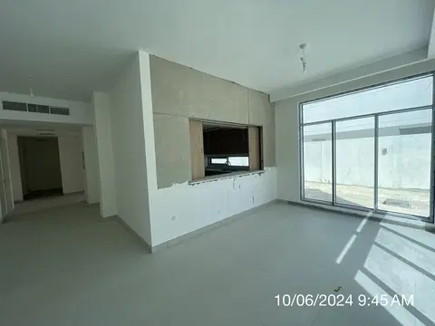 The Pulse Beachfront 2, Quick Market Dubai South construction progress — 10 June 2024, 72.20% complete, photo 4 of 16