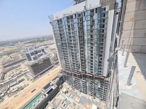 Ход строительства The Crest, Sobha Hartland — 4 июля 2024, готовность 85.23%, снимок 2 из 10