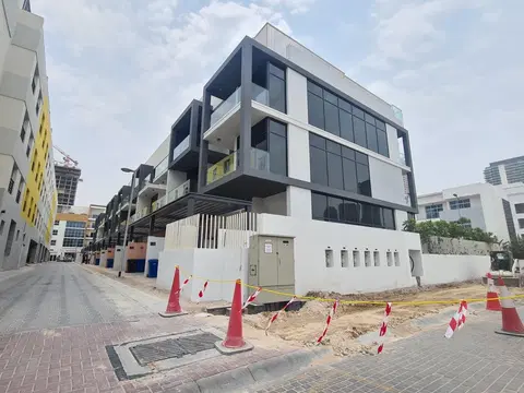 La Perla Homes 10, Jumeirah Village Circle construction progress — 25 July 2024, 100.00% complete, photo 3 of 11