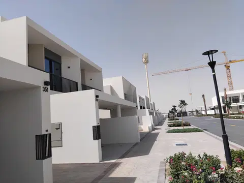Maha Townhouses, Town Square construction progress — 9 May 2025, 100.00% complete, photo 4 of 6