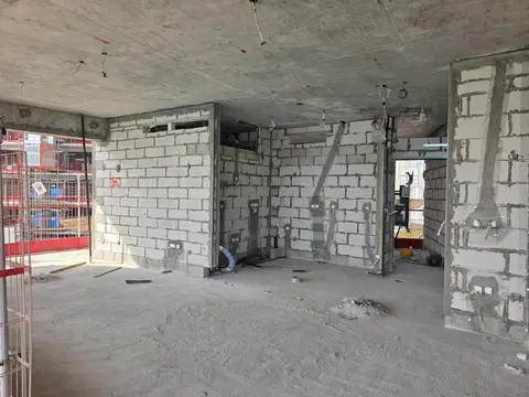 Damac Bay, Dubai Marina construction progress — 18 August 2026, 33.76% complete, photo 8 of 10