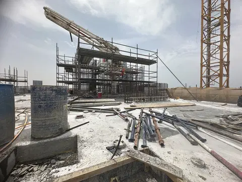 Ход строительства Santorini Residences, JVT District 2 — 23 апреля 2026, готовность 43,32%, снимок 1 из 8