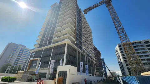 Ход строительства Weybridge Gardens, DubaiLand Residence Complex — 21 ноября 2025, готовность 97,52%, снимок 11 из 12