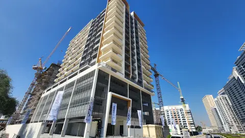Ход строительства Weybridge Gardens, DubaiLand Residence Complex — 21 ноября 2025, готовность 97,52%, снимок 7 из 12
