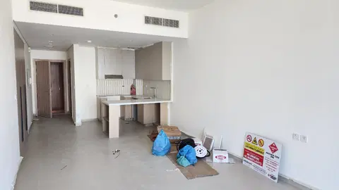 Ход строительства Weybridge Gardens, DubaiLand Residence Complex — 21 ноября 2025, готовность 97,52%, снимок 2 из 12