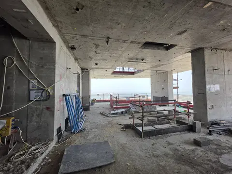 Ход строительства Iconic Tower, Dubai Media City — 11 августа 2026, готовность 34,86%, снимок 7 из 7