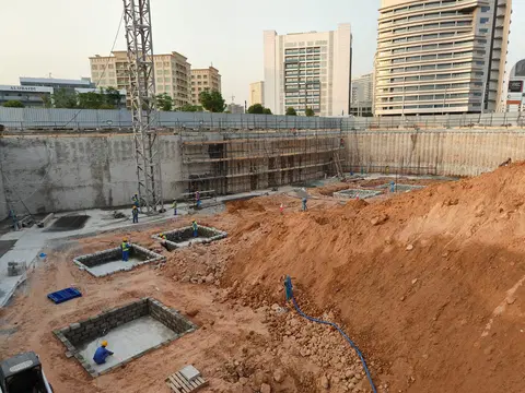 Samana Avenue, DubaiLand Residence Complex construction progress — 16 October 2025, 2.92% complete, photo 2 of 4