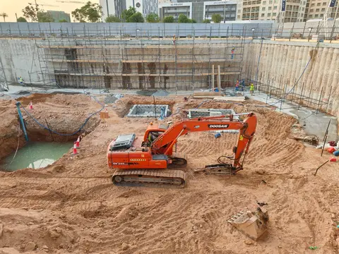 Samana Avenue, DubaiLand Residence Complex construction progress — 16 October 2025, 2.92% complete, photo 1 of 4