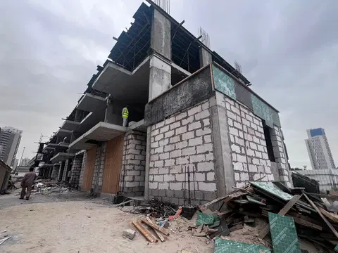 Ход строительства Sunset Grove Homes, JVC District 15 — 28 апреля 2026, готовность 27,79%, снимок 2 из 7