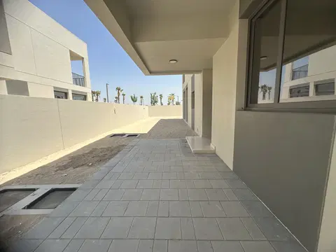 Ход строительства South Bay 6 Premium, Dubai South Residential District — 23 июля 2026, готовность 82,06%, снимок 2 из 8