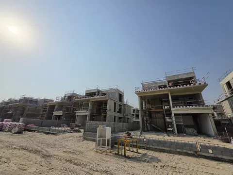 Ход строительства Nad Al Sheba Gardens Phase 5, Nad Al Sheba 1 — 12 августа 2026, готовность 37,53%, снимок 8 из 8
