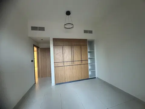 Ход строительства Olivo Park Residences, JVC District 10 — 24 апреля 2026, готовность 100,00%, снимок 8 из 14