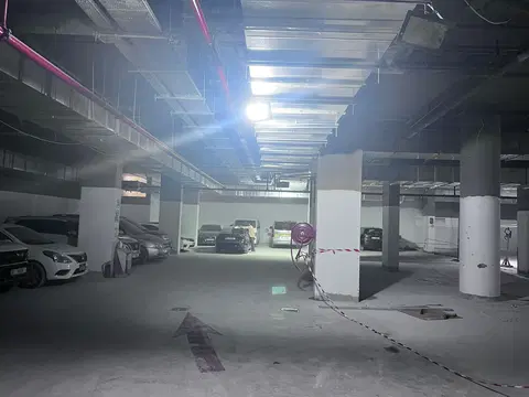 Binghatti Skyhall, Business Bay construction progress — 30 April 2026, 31.14% complete, photo 1 of 9