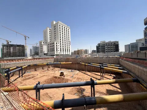 Floarea Oasis, DubaiLand Residence Complex construction progress — 5 May 2026, 3.70% complete, photo 1 of 3