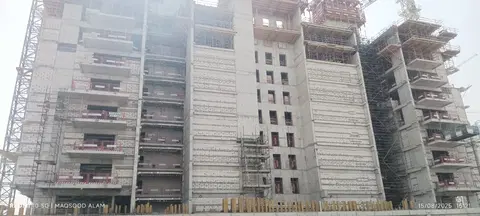 Azizi Riviera 49, Azizi Riviera construction progress — 18 August 2025, 33.95% complete, photo 1 of 10