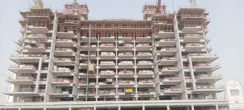 Azizi Riviera 49, Azizi Riviera construction progress — 18 August 2025, 33.95% complete, photo 5 of 10