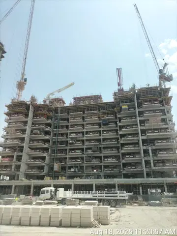 Azizi Riviera 50, Azizi Riviera construction progress — 18 August 2025, 34.59% complete, photo 1 of 12
