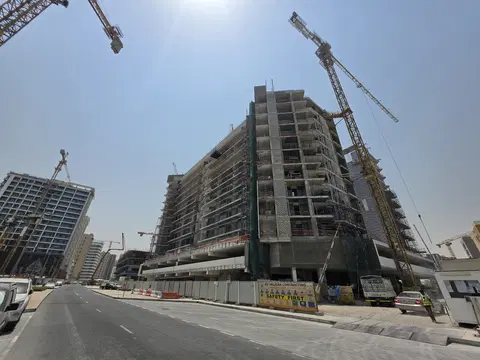 Ход строительства Roof Comfort, DubaiLand Residence Complex — 28 июля 2026, готовность 50,21%, снимок 4 из 10