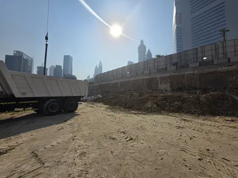 Jumeirah Residences Emirates Towers, Trade Centre Second construction progress — 28 September 2026, 4.22% complete, photo 3 of 4