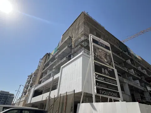 Ход строительства Tavora Residences By Jhk Heights Real Estate Development, International City 2 — 12 мая 2026, готовность 61,49%, снимок 5 из 7