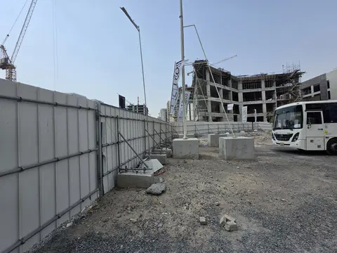 Ход строительства Weybridge Gardens 5, DubaiLand Residence Complex — 6 августа 2026, готовность 0,04%, снимок 4 из 4
