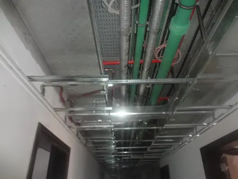 Ход строительства Silicon Gates 1, Dubai Silicon Oasis — 21 апреля 2013, готовность 90,75%, снимок 10 из 13